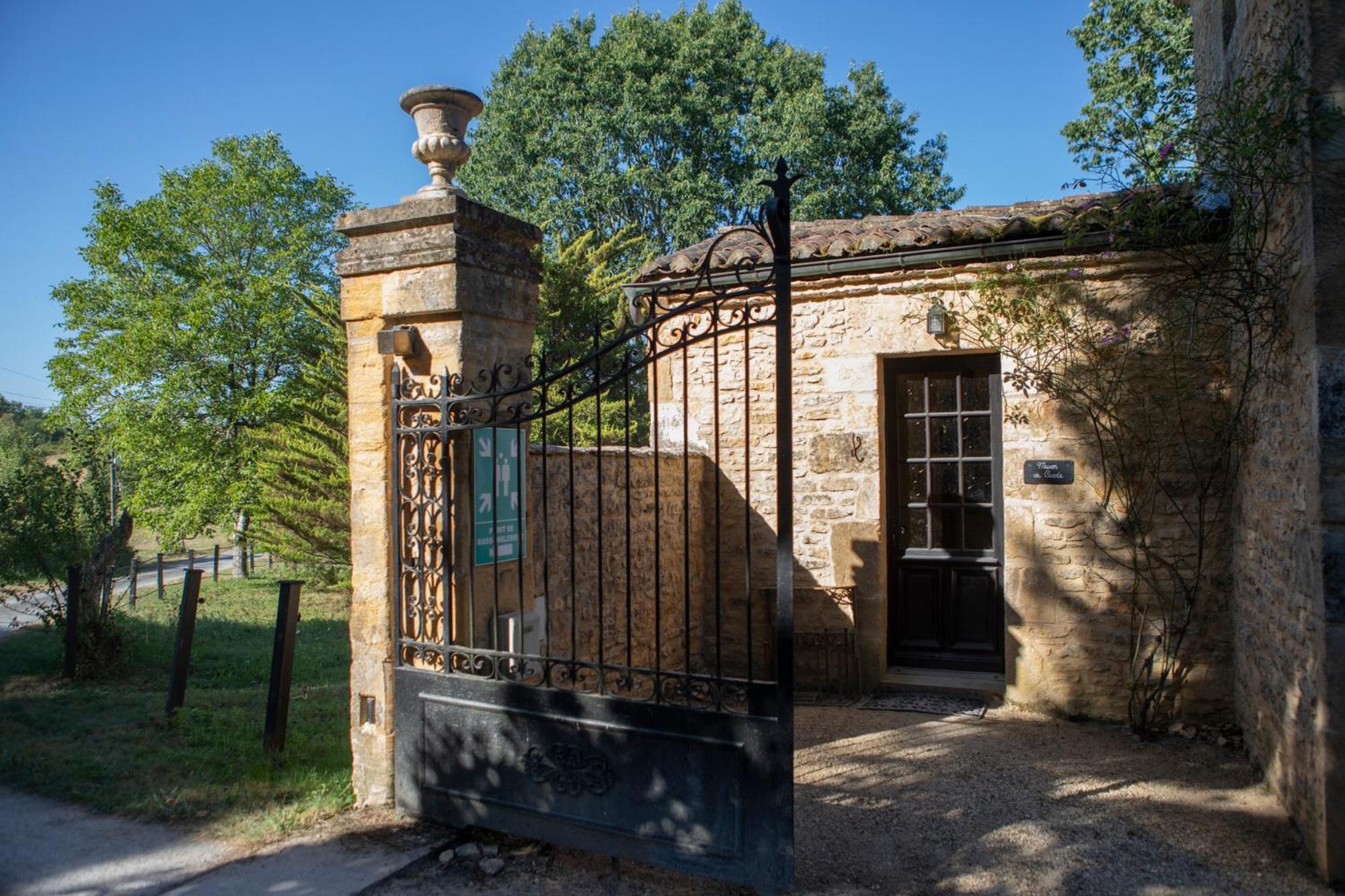 Les Bernardies Simeyrols Chambre photo