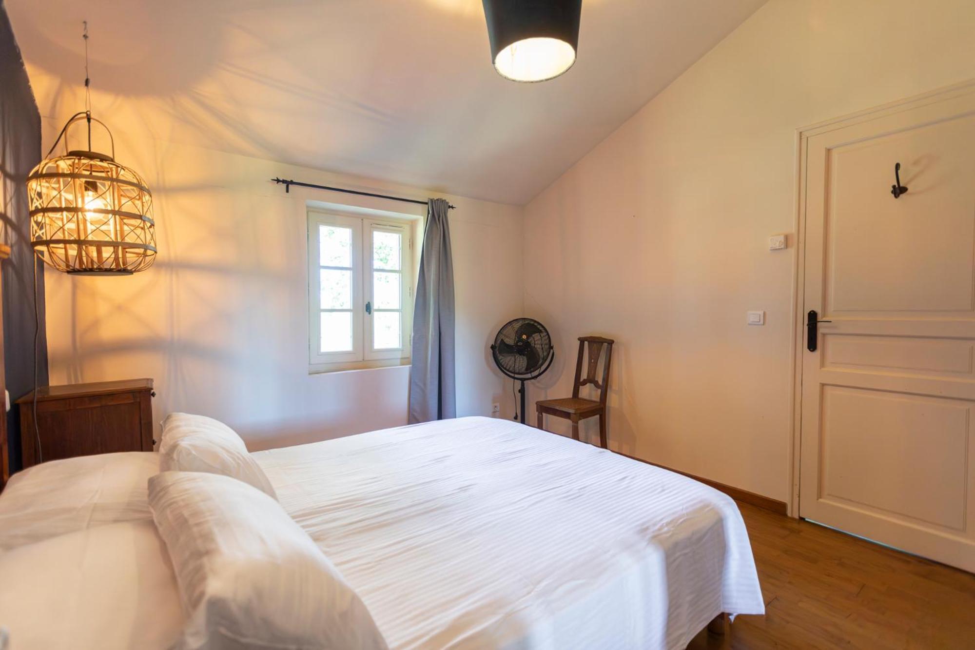 Les Bernardies Simeyrols Chambre photo