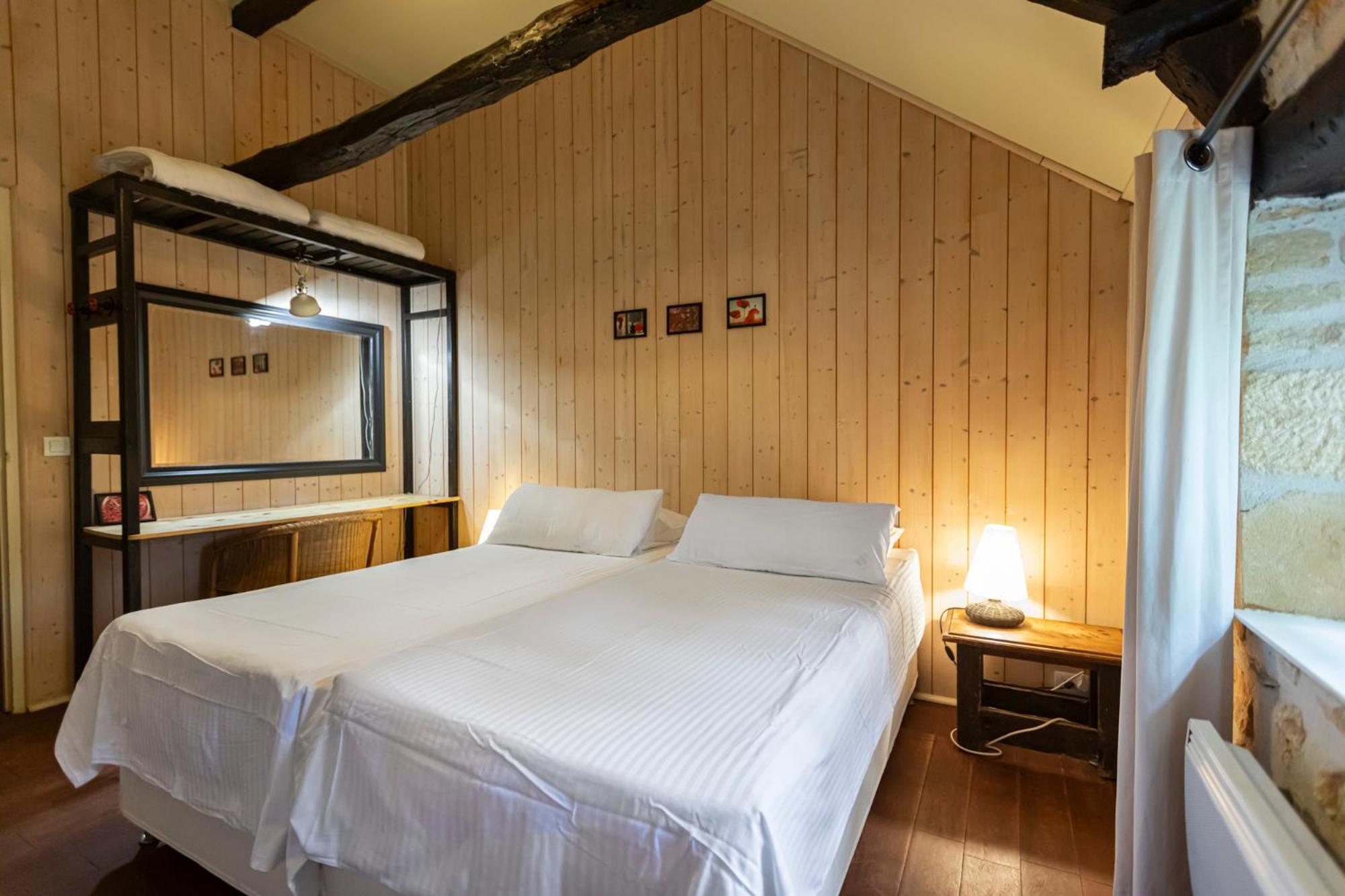 Les Bernardies Simeyrols Chambre photo